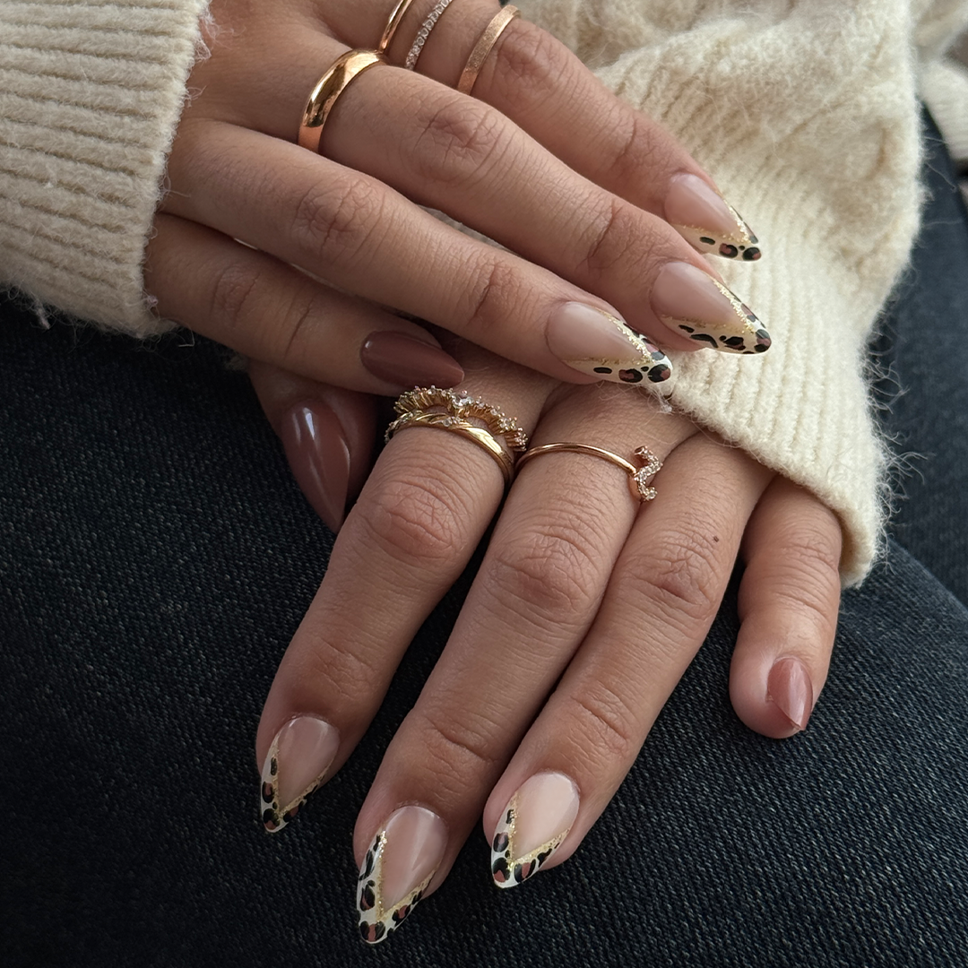 Fincloset chic brown and nude natural almond-shaped press-on nails with leopard print French tips, offering a classic, sophisticated, and trendy design for a versatile, everyday manicure.